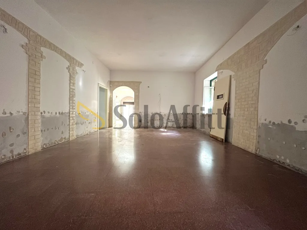 Entrée - Commercial Space with Street Frontage in Catanzaro