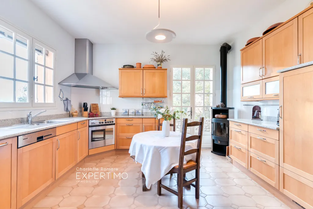 Cuisine - Villa avec Piscine et Vue Panoramique au Val