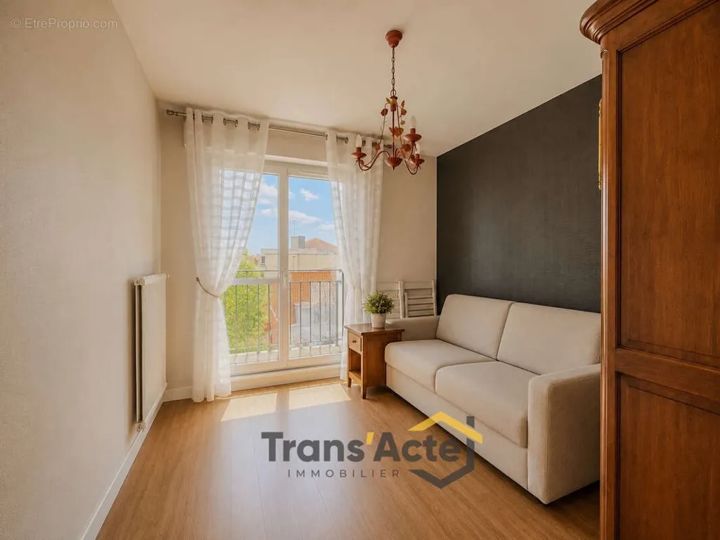 Magamistoad - Bright 3-Bed Flat with Balconies in Loos