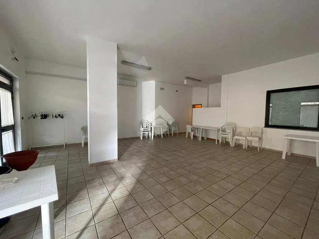 Pièces - Commercial Space with Double Frontage in Grottaglie