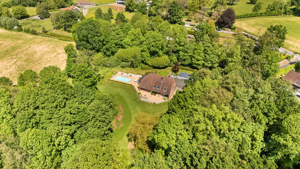 Õhuvaade - Timeless Villa with 1 Hectare Plot in Ronse