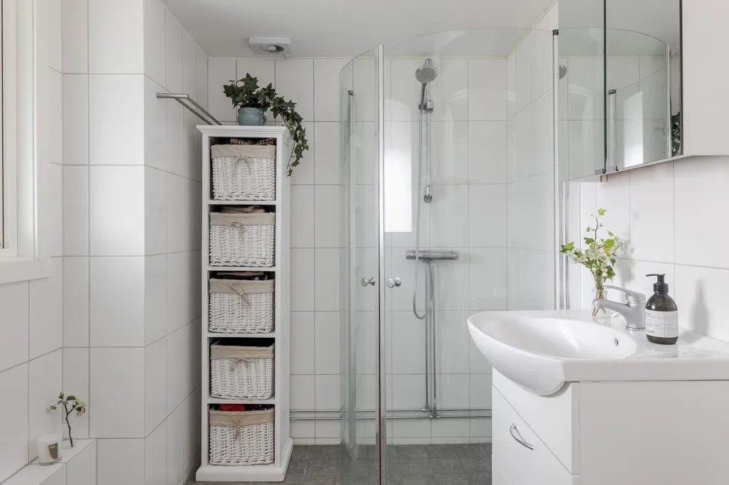 Bathrooms - Architectural Villa with Rental Unit in Väster