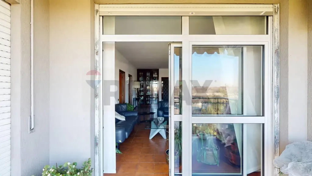 Balcon - Four-Bedroom Apartment with Balcony in Milan