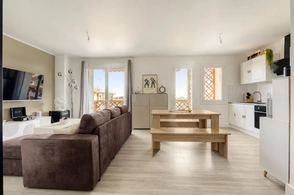 Séjour - Appartement T3 Rénové avec Terrasse à Dernier Étage