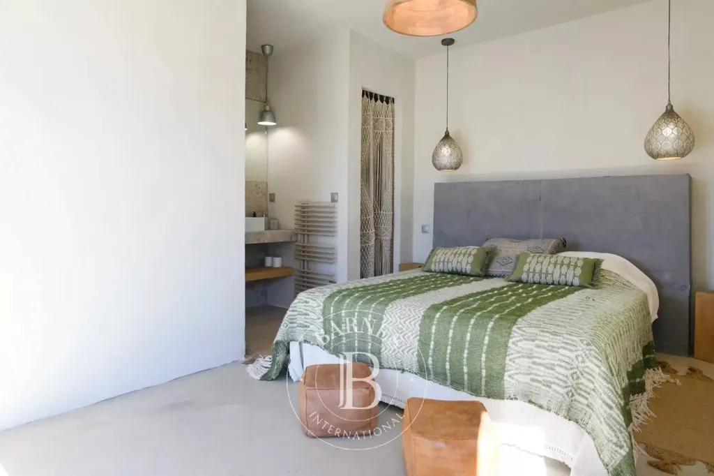 Magamistoad - Renovated Property with Pool and Vineyard Views in Cassis