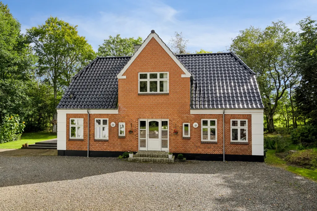 Esterno - Architect-Designed Farmhouse with Stables in Brande