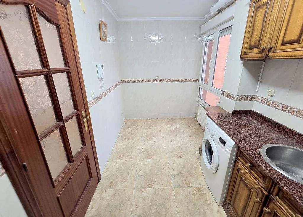Köök - 3-Bedroom Flat with Garage in El Llano, Gijón