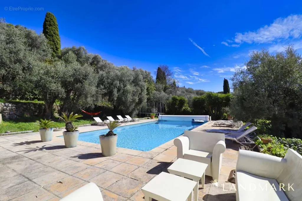 Piscine - Bastide Élégante avec Piscine à Cabris