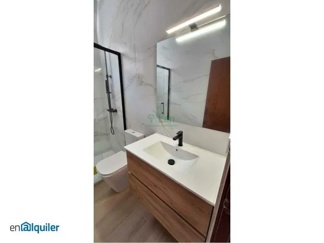 Vannitoad - Student Flat with Balcony in Basurto
