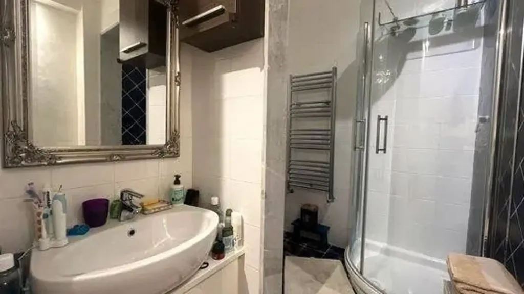 Salles de bain - Modernised Bilocale with Balcony in Florence