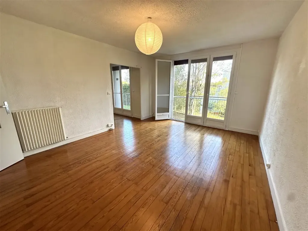 Séjour - Appartement avec Balcon au 1er Étage