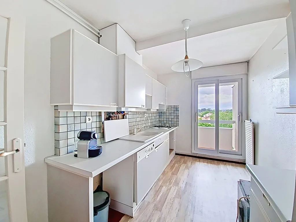 Köök - Third Floor Flat with Balcony in Toulouse
