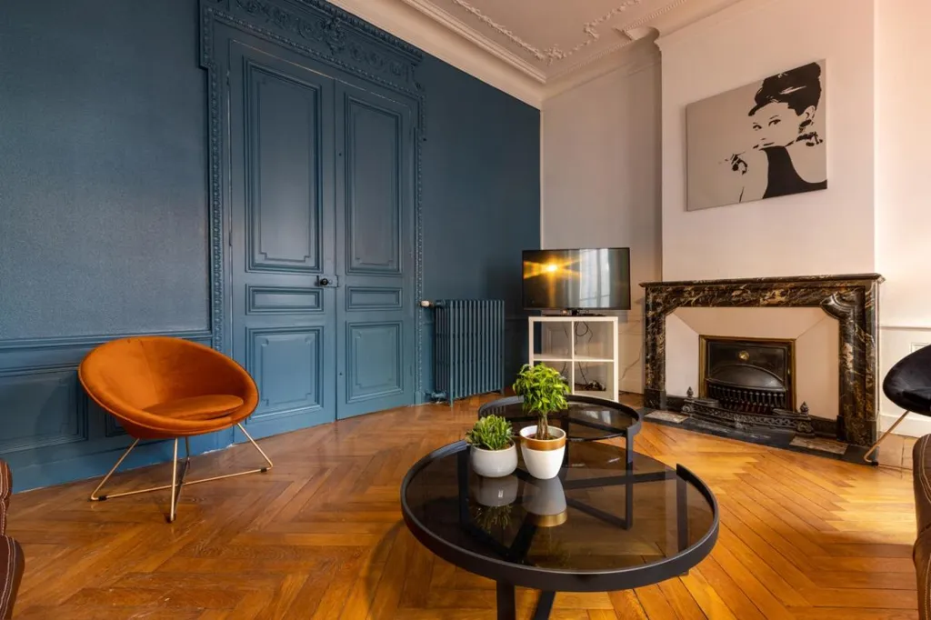 Séjour - Appartement Rénové avec 5 Chambres à Saint-Étienne