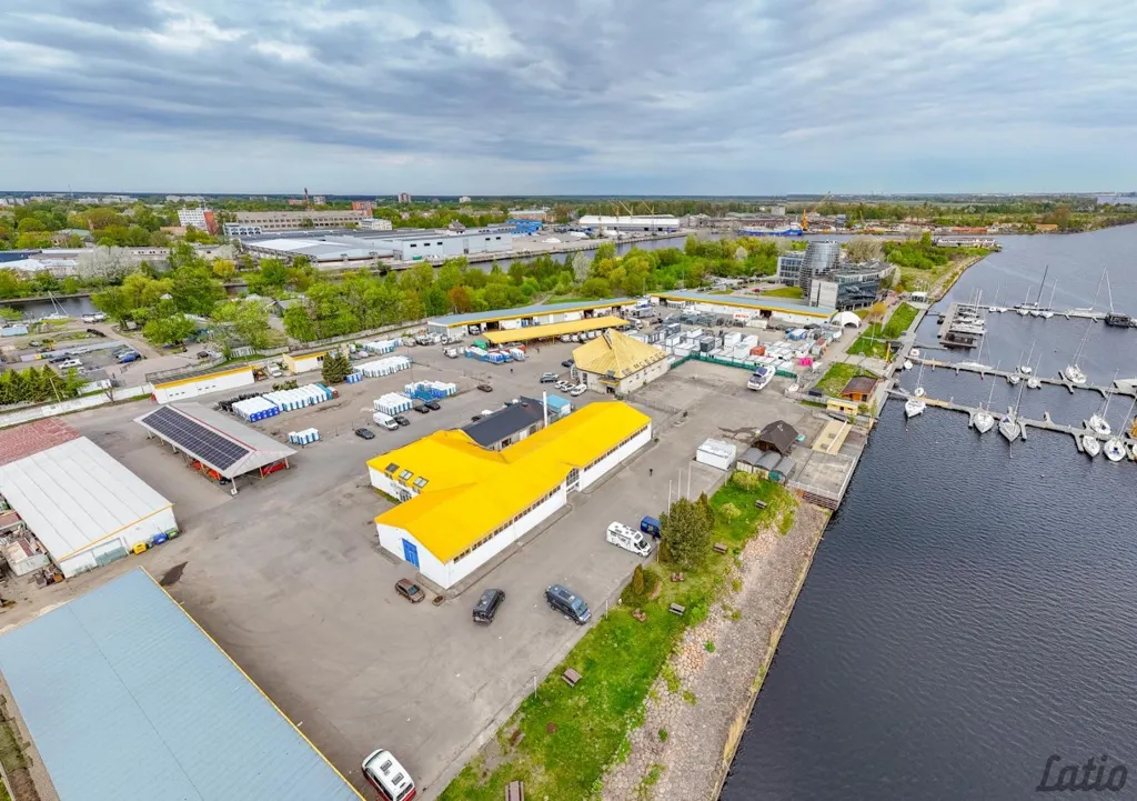 Õhuvaade - Commercial Space with Extensive Asfaltēta Area in Riga