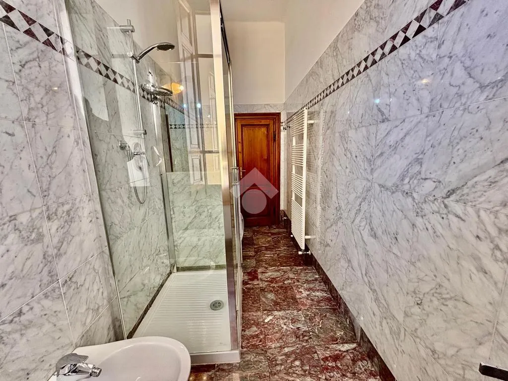 Salles de bain - 1930s Apartment with Balcony in Florence