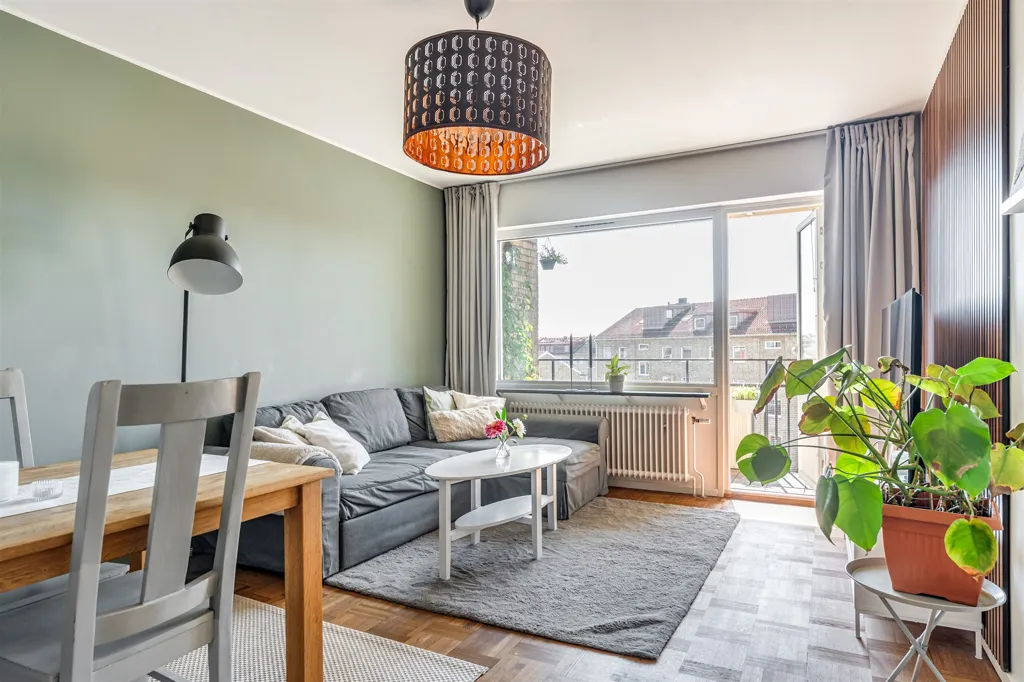 Elutuba - Renovated Two-Bedroom Flat with Balcony in Malmgården