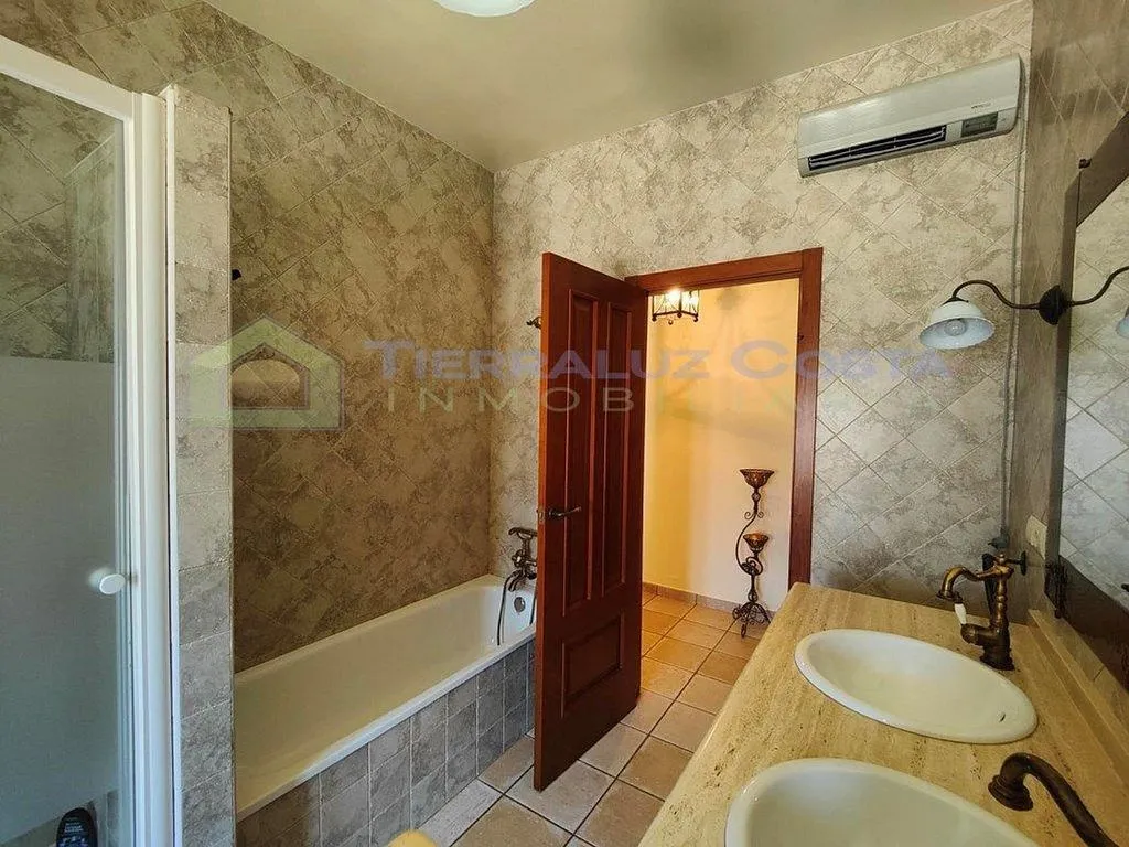 Salles de bain - Chalet with Pool and Terraces in Lepe