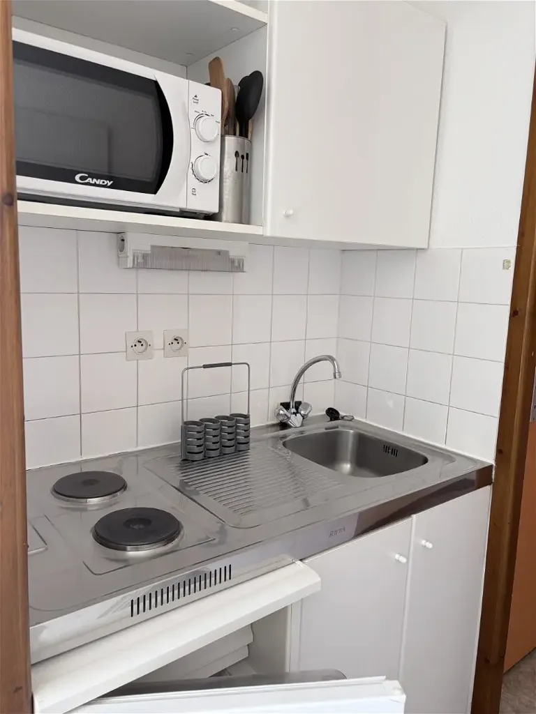 Cuisine - Studio Meublé avec Balcon à Saint-Étienne