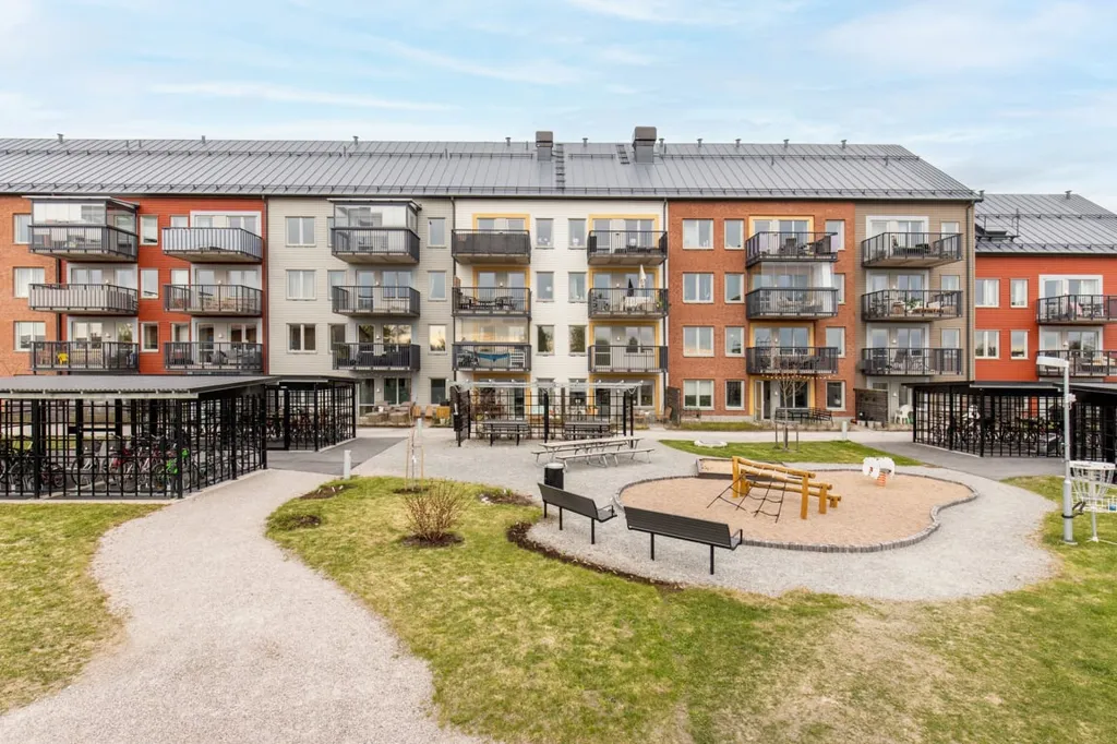 Jardin - Modern Flat with West Balcony in Norra Ormesta