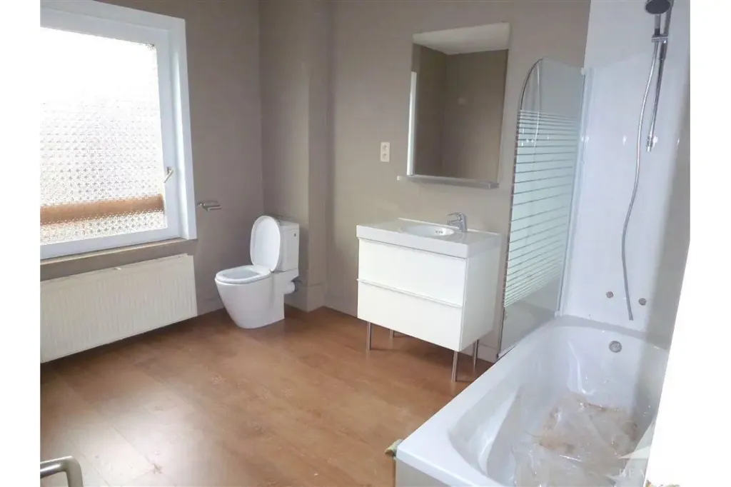 Vannitoad - Duplex Apartment in Village Centre, Feluy
