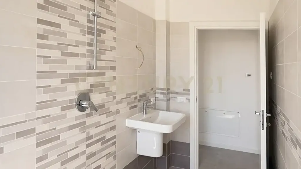 Bathrooms - New Ground-Floor Flat with Garden in Zevio