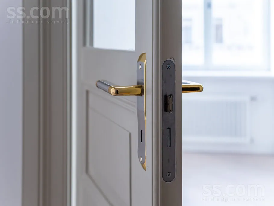Esik - 2-Bedroom Apartment in Historic Building, Riga Centre