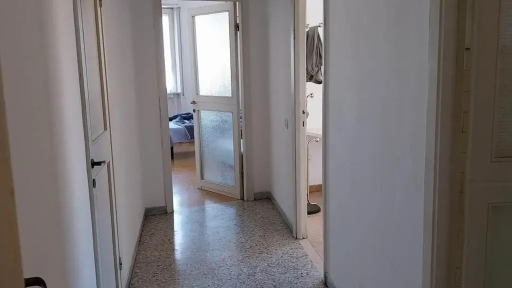 Esik - Bright Apartment with Balcony near Ancona Station