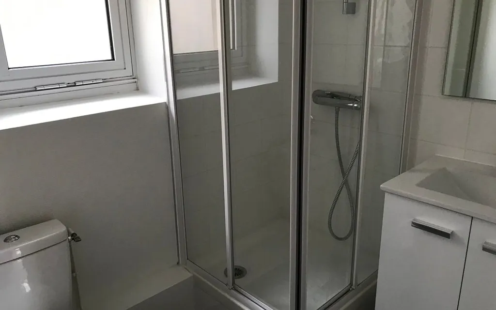 Bagni - Bright T2 Apartment with Balcony in Saint-Marcellin