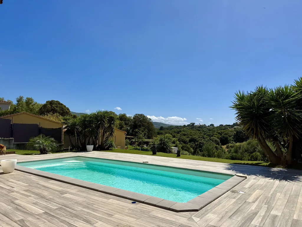 Piscine - Villa avec Piscine à Bastelicaccia
