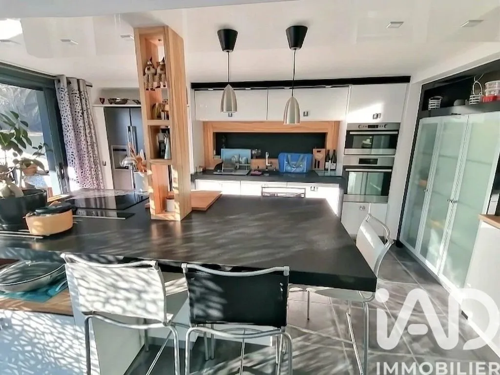 Cuisine - Villa Luxueuse avec Piscine à La Plaine-sur-Mer