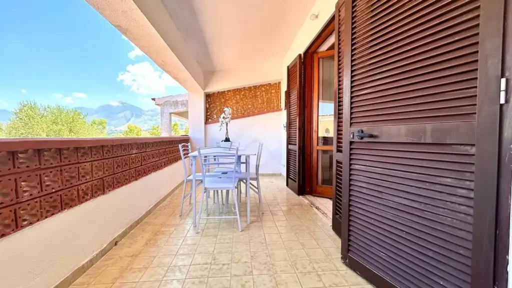 Rõdu - First Floor Apartment with Terrace in Scalea