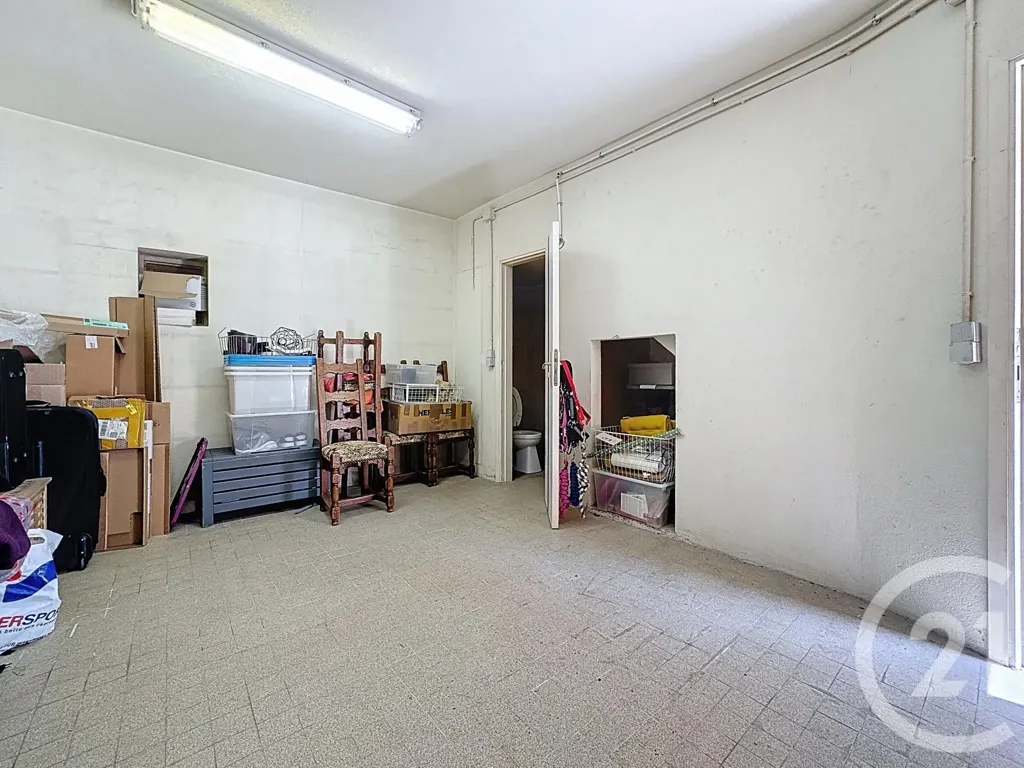 Garage - Ensemble Immobilier avec Cour Privative à Nice Ouest