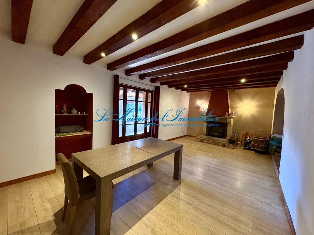 Salle à manger - Mas en pierres avec piscine et gîtes à Les Mages