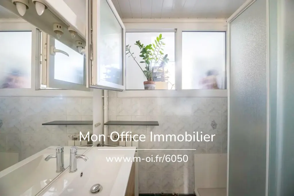 Vannitoad - Traversant Flat with Balcony in Aix-en-Provence