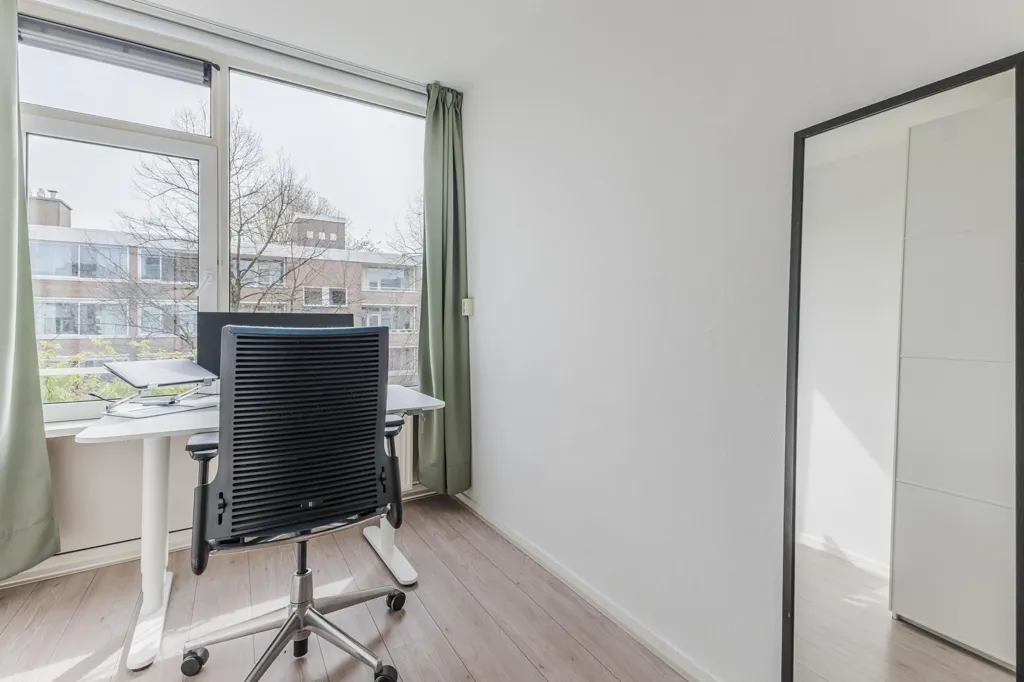 Kabinet - Portiekflat with Zuidas View in Amsterdam