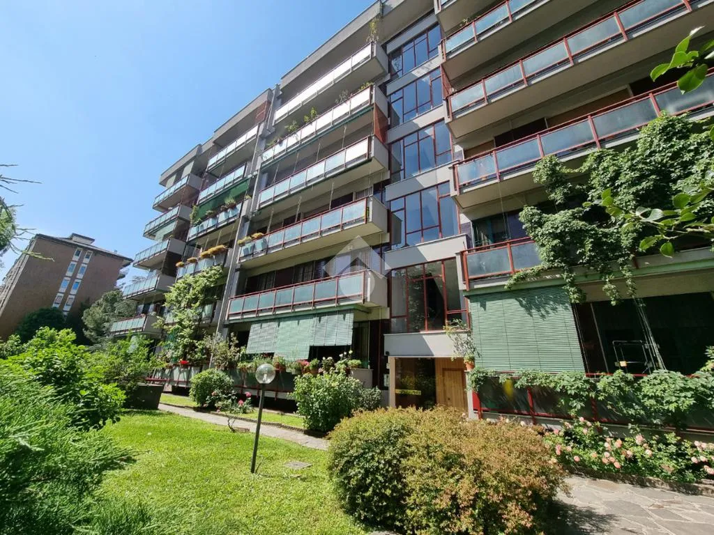 Jardin - Five-Bedroom Apartment with Balcony in Milan