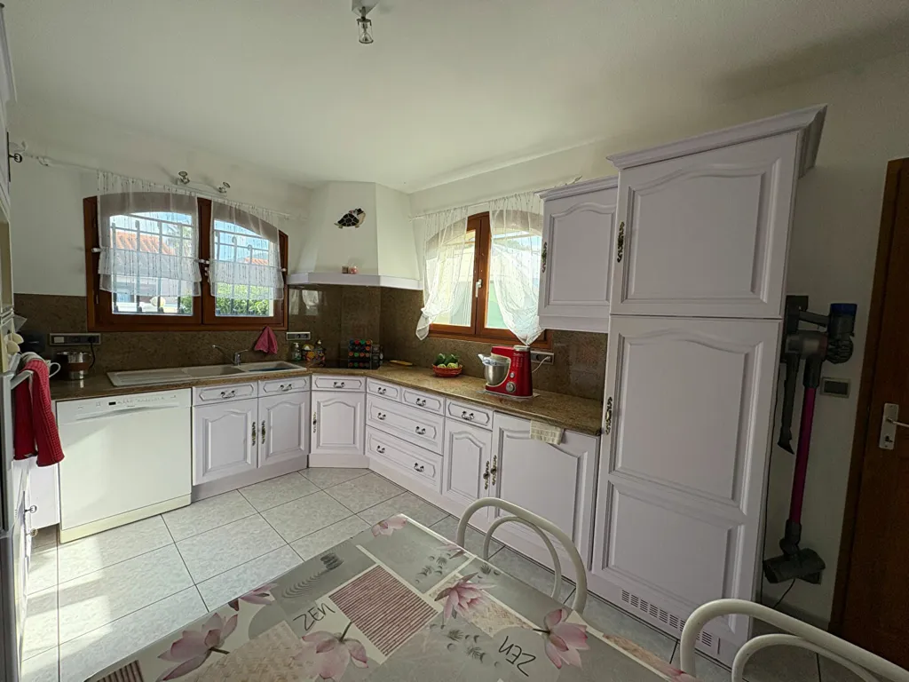 Köök - Three-Bedroom House with Terrace in Sorede