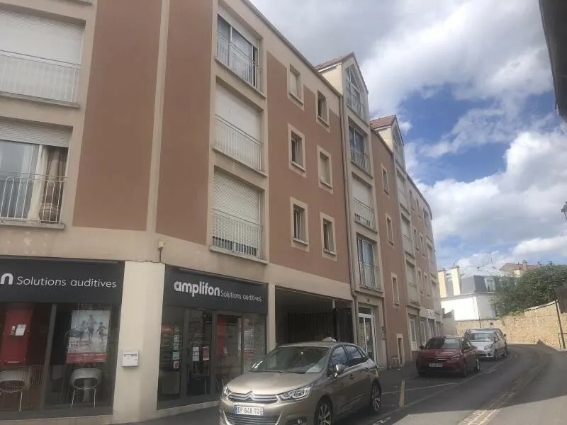 Extérieur - Studio avec Parking dans Résidence Récente à 3' RER
