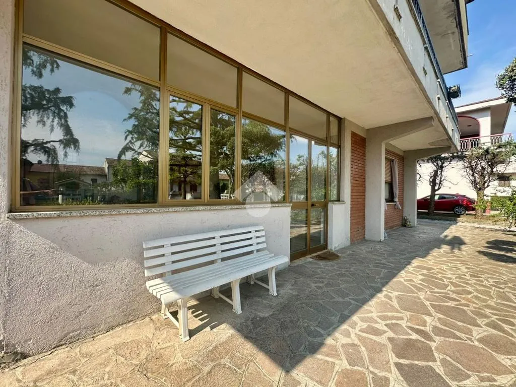 Terrass - Ground Floor Apartment with Veranda in Ghisalba