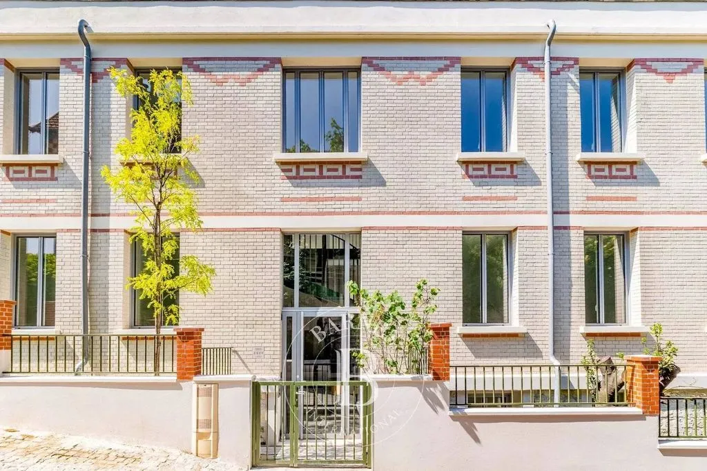 Exterior - Luxury Duplex with Garden in Paris