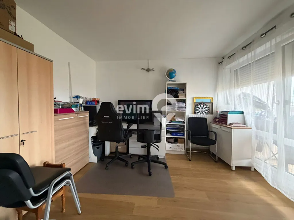 Kabinet - Spacious 4-Bed Flat Near Gare in Dynamic Area