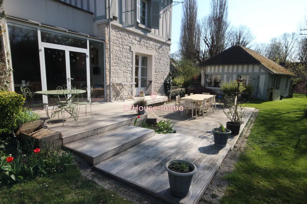 Terrasse - Maison Familiale avec Piscine à Vernon