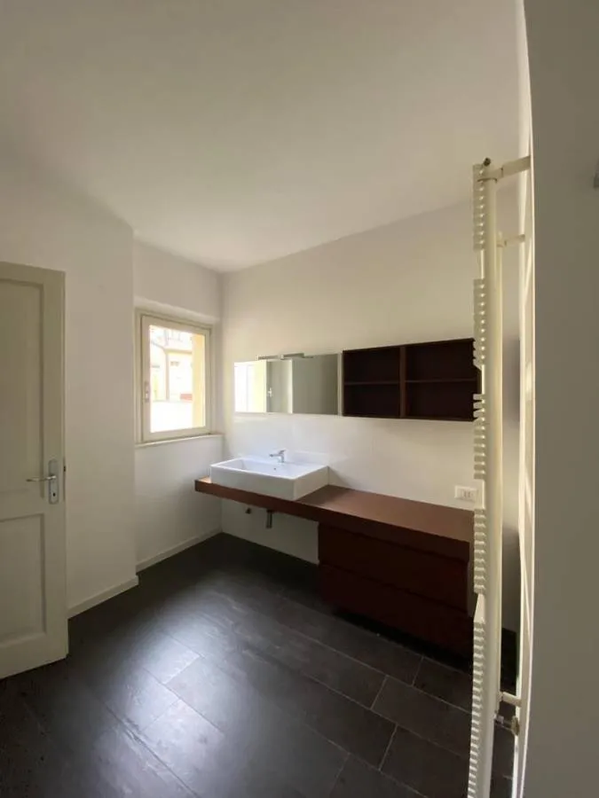 Salles de bain - Rustic-Style Flat with Caminetto in Modena