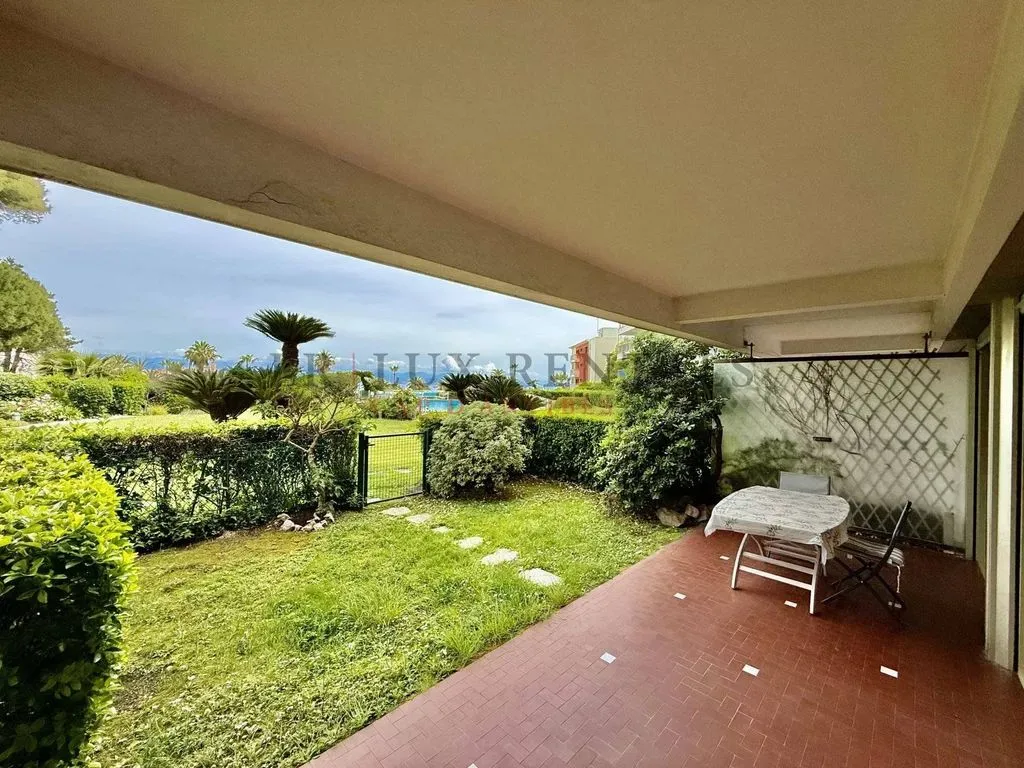 Terrass - Luxury Flat with Pool in Antibes
