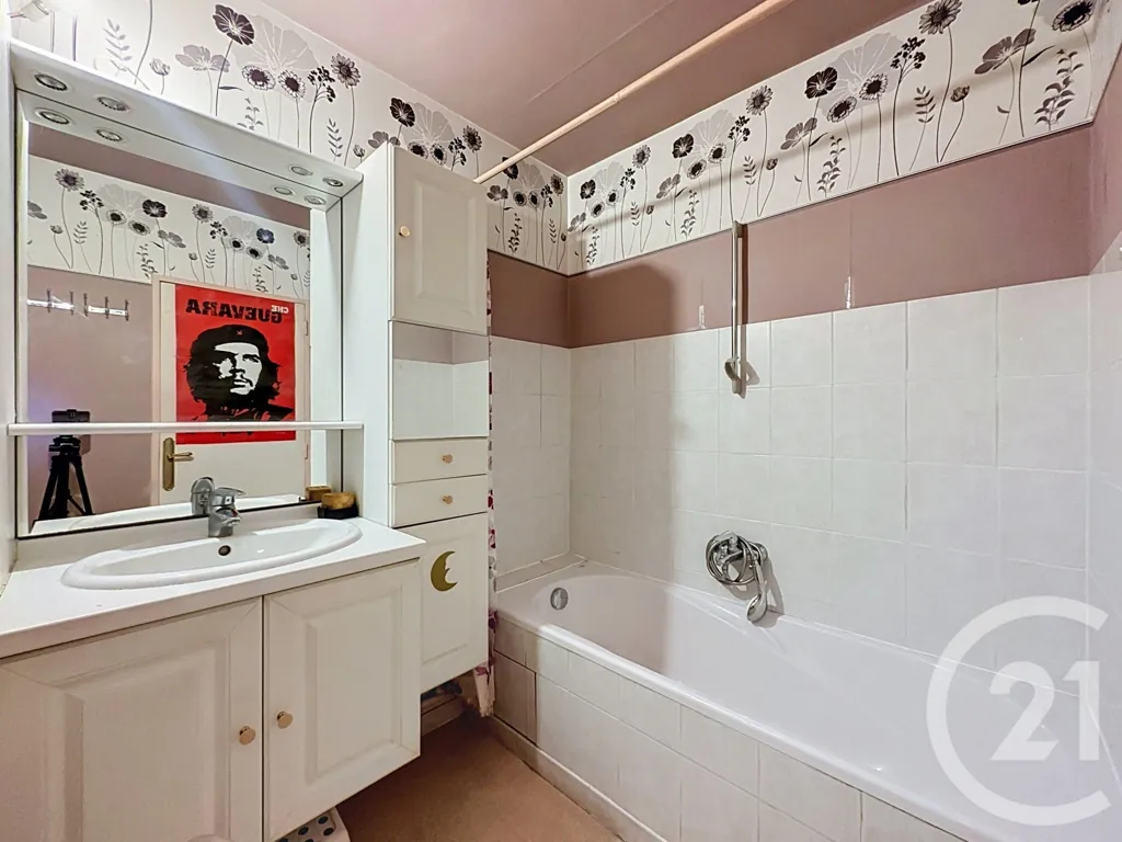 Vannitoad - Studio with Balcony in Villejuif Centre