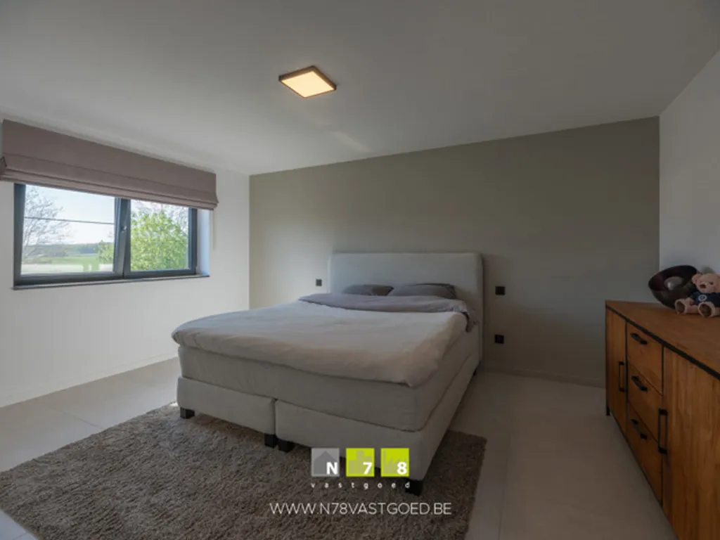 Chambres - Nouvelle Maison avec 3 Chambres à Opitter