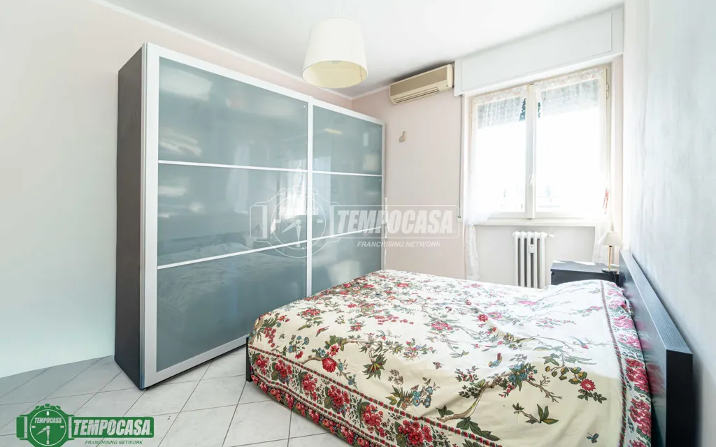 Dormitorios - Bright 2-Bedroom Apartment with Balcony in Milan