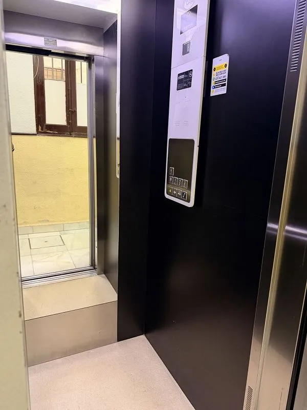 Entrée - 3-Bedroom Flat with South Orientation in Chamberí