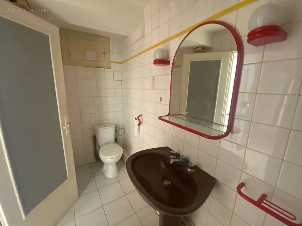 Salles de bain - Appartement à Rénover avec Balcon à Dijon