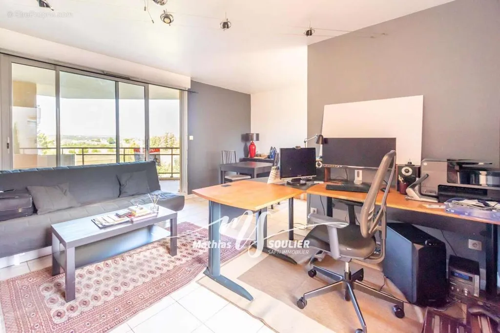 Studio - T2 Apartment with Balcony in Aix-en-Provence